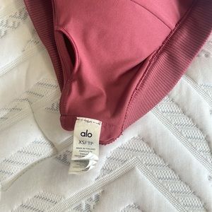 Alo Yoga full length airbrush leggings and bra in Mars Clay color